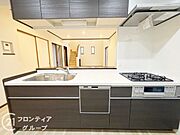 カウンターキッチンは、リビングとの一体感があり、家族のコミュニケーションを大切にする設計です。