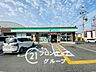 周辺：ファミリーマート柳屋白水東店 徒歩6分。 440m