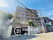 オートロック付きマンションで防犯設備が整っております。