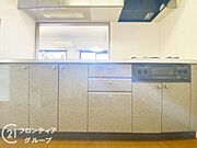 キッチンは、料理を楽しむための機能的な空間で、効率的な作業をサポートします