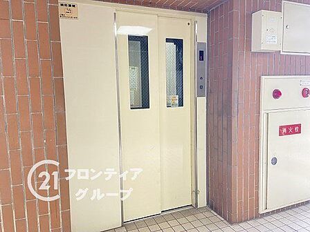 マンションのエレベーターは、快適でスムーズな移動を提供し、住む人の利便性を高める重要な設備です!