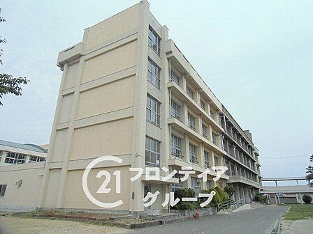 明石市立大蔵中学校 徒歩25分。 1940m