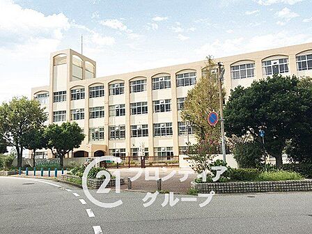 神戸市立南落合小学校 徒歩9分。 710m
