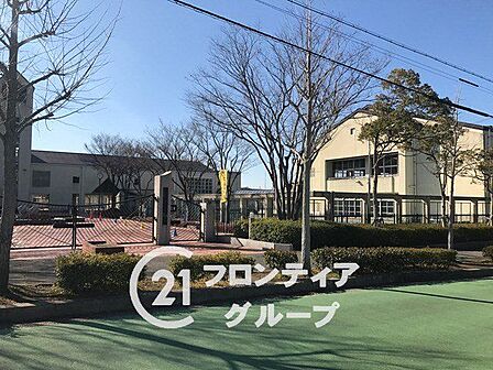 神戸市立東町小学校 徒歩9分。 670m