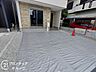 駐車場：写真だけではわからない採光・広さ・周辺環境の実感は、実際に足を運んでみることが一番です。ご見学はいつでもご予約いただけます