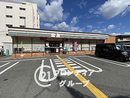 セブンイレブン明石山下町店 徒歩3分。 240m