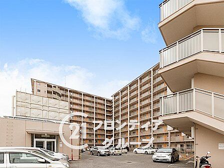 住まい選びは、価格や立地だけでなく、将来の暮らし方まで含めて考えることが大切です。今の段階で気になっていることを、まずスタッフに話してみてください