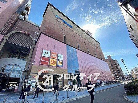 スーパーマルハチ明石店 徒歩7分。 520m