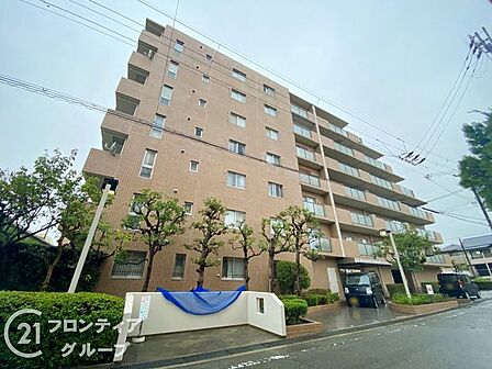 はじめてのマイホーム購入は、わからないことだらけで当然です。資金計画から物件選びまで、順を追ってスタッフが一緒に考えていきます