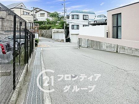 写真だけではわからない採光・広さ・周辺環境の実感は、実際に足を運んでみることが一番です。ご見学はいつでもご予約いただけます