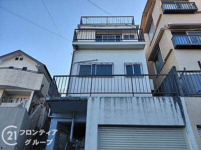外観:周辺の景観と穏やかに調和するスタイリッシュで落ち着いた雰囲気の建物です。しっかりと手入れが行き届いた清潔感のある外観デザインが、訪れる人の心を心地よく迎えてくれますね! 外観:周辺の景観と穏やかに調和するスタイリッシュで落ち着いた雰囲気の建物です。しっかりと手入れが行き届いた清潔感のある外観デザインが、訪れる人の心を心地よく迎えてくれますね!