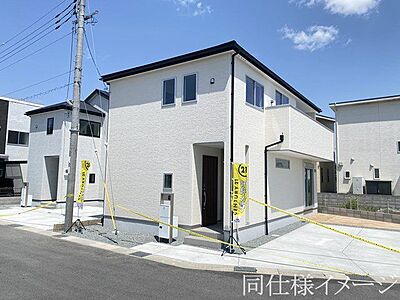 外観:\同仕様写真/外壁にサイディング材を使用したおしゃれな外観。色柄バリエーションが豊富なため、住まいの表情を豊かに表現してくれます。また、雨で汚れを落としてくれます! 外観:\同仕様写真/外壁にサイディング材を使用したおしゃれな外観。色柄バリエーションが豊富なため、住まいの表情を豊かに表現してくれます。また、雨で汚れを落としてくれます!