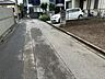外観：前面道路は4ｍ確保されているので、駐車も楽々。　車通りは少ないです。　