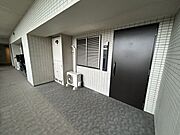 広々した玄関間口。