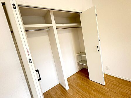 各居室に収納（ＣＬ）がございますので整理整頓も楽々♪