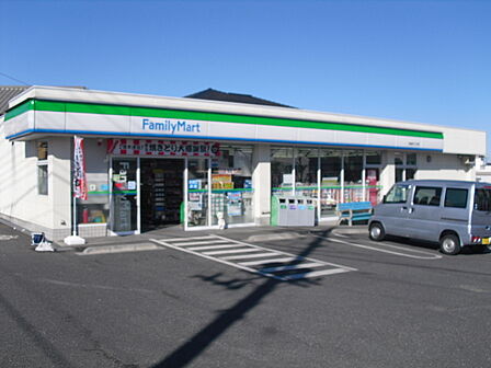 ファミリーマート東浦和三丁目店・・約120m
