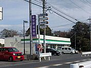 ファミリーマート浦和駒場店 796m