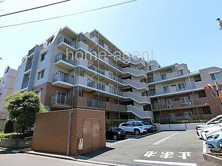 2007年築の綺麗な建物です