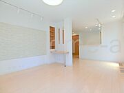 19.1帖のLDK。南西向きで日当り良好です。