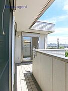 南向きで日当りの良いバルコニーです。