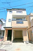 内外装リフォーム済みで綺麗な戸建。バス停まで徒歩1分で便利です。