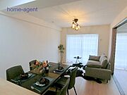 全室クロス貼替しております。シンプルな内装は家具の配置の自由度も高めてくれます。