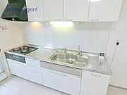 新規交換済みで綺麗なキッチンです。