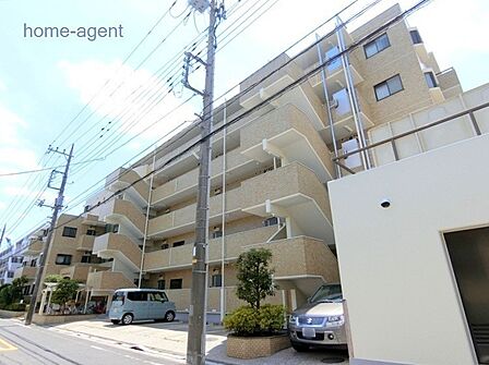 東川口徒歩8分。通勤通学に便利な立地です。