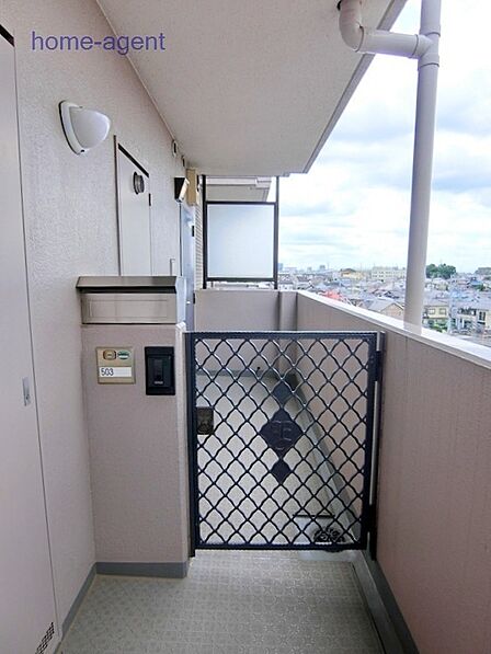 玄関ポーチ