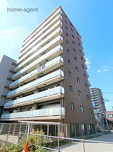 外観:東川口駅まで徒歩3分の好立地。南東向きで日当り良好です。 外観:東川口駅まで徒歩3分の好立地。南東向きで日当り良好です。