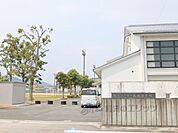 武佐小学校まで1000メートル