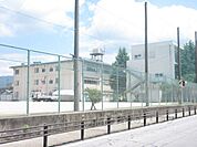 城西小学校まで1400メートル
