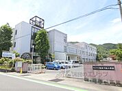 能登川南小学校まで1900メートル
