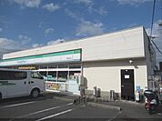 ファミリーマート　甲賀駅前店まで10メートル