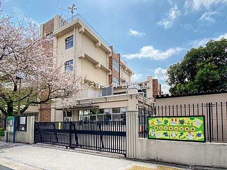 港区立南山幼稚園 徒歩9分 700m