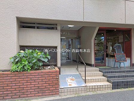*奥まったエントランスでプライバシー確保*