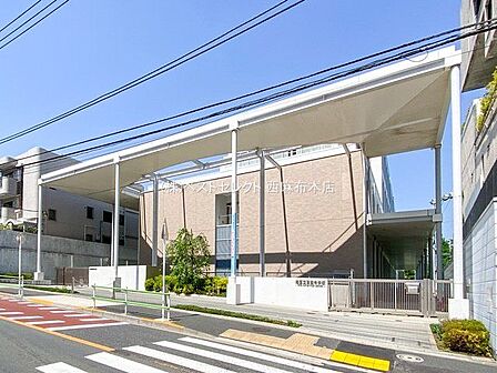 港区立三田中学校 徒歩8分 630m