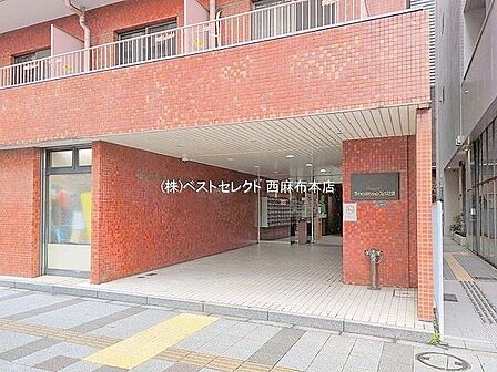 *プライバシーにも配慮された奥まったエントランス*