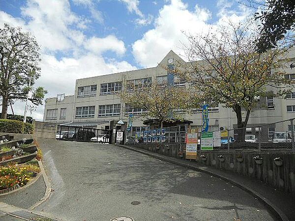 画像6:高須中学校(2、200m)
