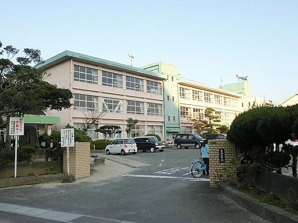 画像15:岡垣町立吉木小学校(540m)