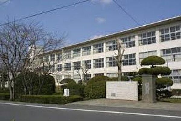 画像6:遠賀町立島門小学校(800m)