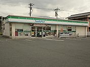 ファミリーマート／直方バイパス店 (320m)