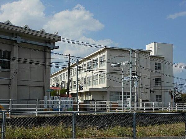 画像15:遠賀町立浅木小学校(960m)