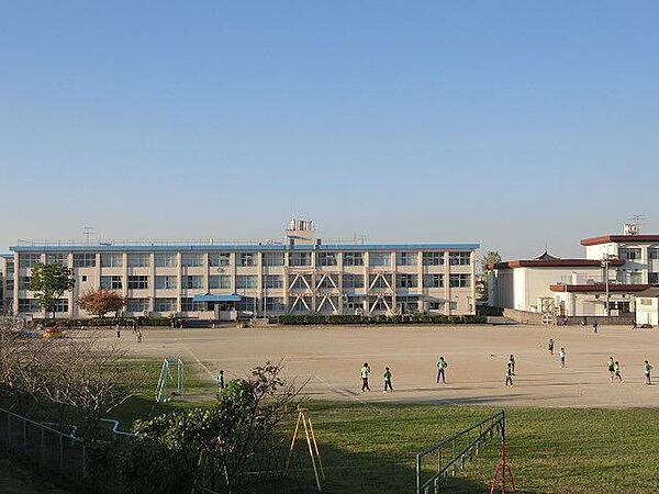 画像15:中間市立中間小学校(640m)