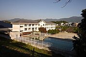 直方市立直方西小学校(490m)