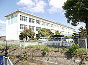 水巻町立伊左座小学校(260m)