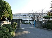 直方市立新入小学校(650m)