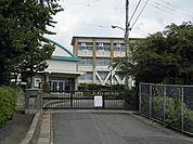 中間市立中間東中学校(1、050m)