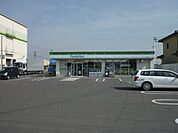 コンビニ「ファミリーマートまで580m」