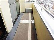 ベランダたくさん洗濯物干せます。